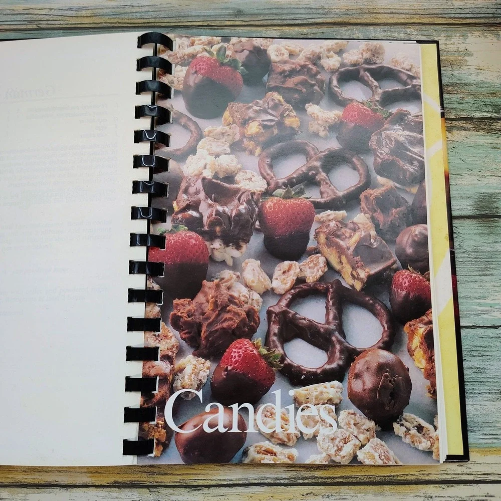 The Devil's Food Dessert Cookbook by Holly Berkowitz‎ Clegg Comb Spiral *VG*